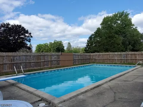 78 S Hillside Ave, Succasunna, NJ 07876