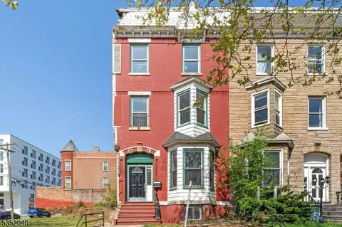 589 Dr Martin Luther King Jr, Newark, NJ 07102