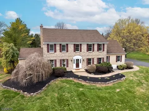 14 Stacey Rd, Flemington, NJ 08822