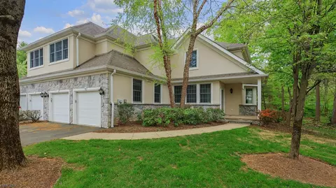 18 Hadley Ct, Bernards, NJ 07920