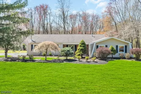 1914 Bartle Ln, Martinsville, NJ 08836