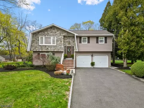 4 Rieder Ct, Somerset, NJ 08873