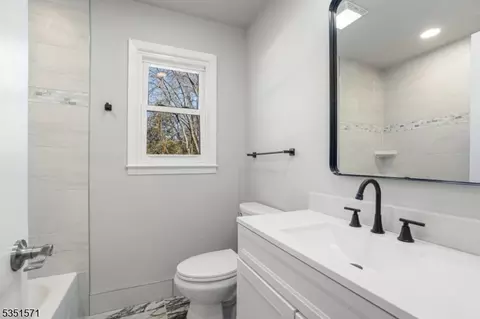 221 Ryerson Rd, Lincoln Park, NJ 07035