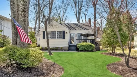 145 Rainbow Trl, Denville, NJ 07834