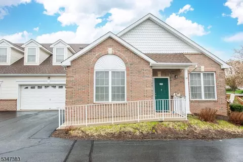 17 Suzanne Dr, Flemington, NJ 08822