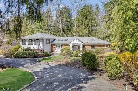 101 Laurel Ave, Livingston, NJ 07039