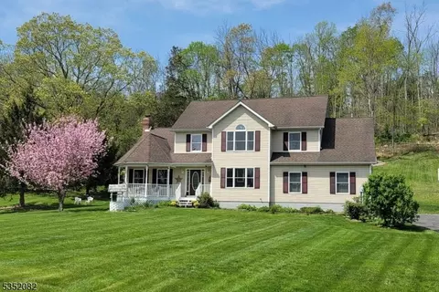 6 Cleveland Rd, Columbia, NJ 07832