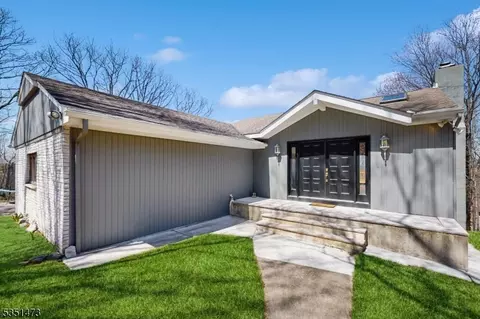 621 Mountain Rd, Kinnelon, NJ 07405