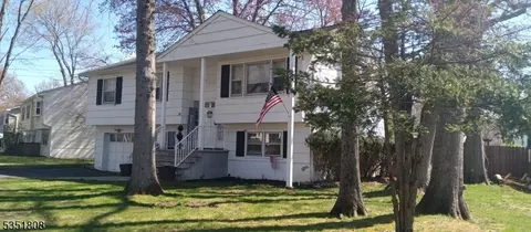 14 Roland Rd, Pequannock Twp, NJ 07440