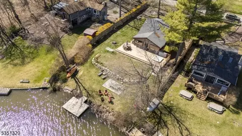 129 Bearfort Rd, West Milford, NJ 07480