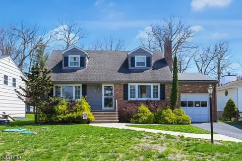72 Monhegan Ave, Oakland, NJ 07436