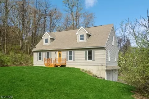 16 Sterling Hill Rd, Sparta, NJ 07871