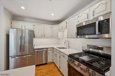 284 Potomac Dr, Basking Ridge, NJ 07920