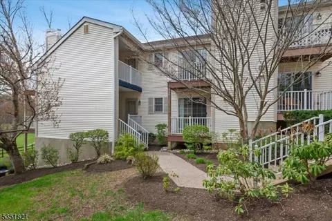 284 Potomac Dr, Basking Ridge, NJ 07920 photo 2