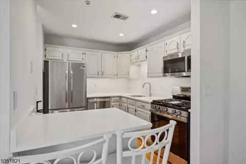 284 Potomac Dr, Basking Ridge, NJ 07920 photo 6