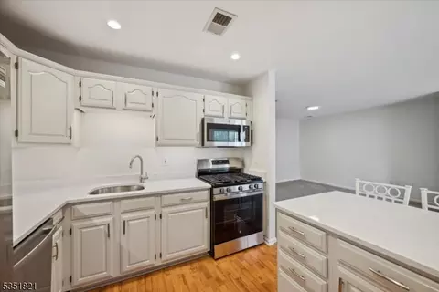 284 Potomac Dr, Basking Ridge, NJ 07920 photo 4