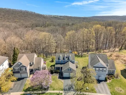 66 Saxton Dr, Hackettstown, NJ 07840 photo 2