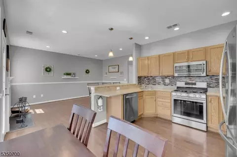 66 Saxton Dr, Hackettstown, NJ 07840 photo 14