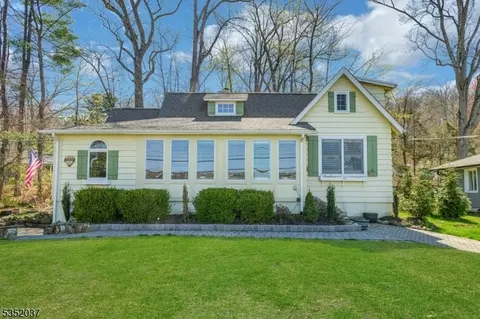 97 E Shore Trl, Sparta, NJ 07871