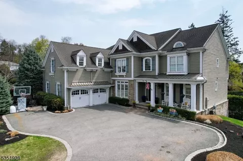 55 Bogert Dr, North Haledon, NJ 07508