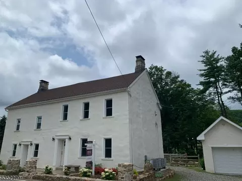 200 Maple Ln, Califon, NJ 07830