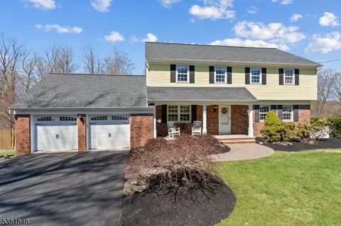 12 Heritage Dr, Sparta, NJ 07871
