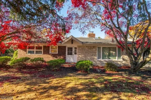 78 Weinmanns Blvd, Wayne, NJ 07470