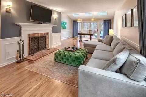 10 Hunters Cir, Lebanon, NJ 08833