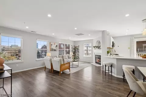 57 Cornerstone Ln, Newark, NJ 07103