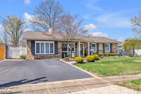 108 Applegate Ave, Monroe Township, NJ 08831