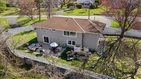 35 Quaker Ave, Randolph, NJ 07869
