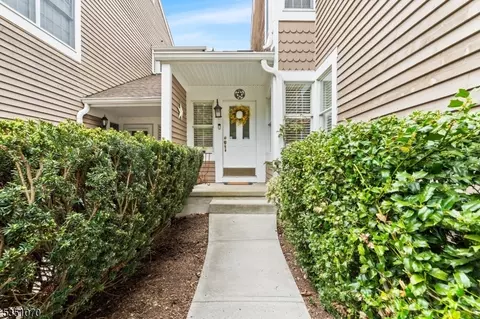 93 N Edgewood Rd, Bedminster, NJ 07921