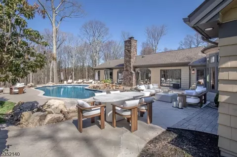 113 Hickory Tree # -2, Far Hills, NJ 07931