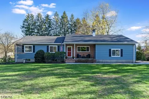 13 Manor Dr, Newton, NJ 07860