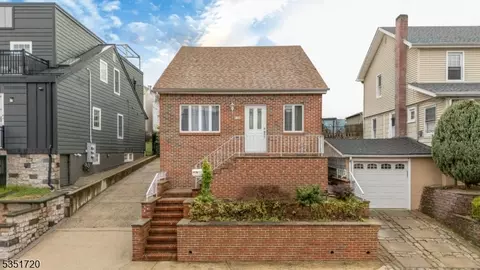 135 Forest St, Kearny, NJ 07032