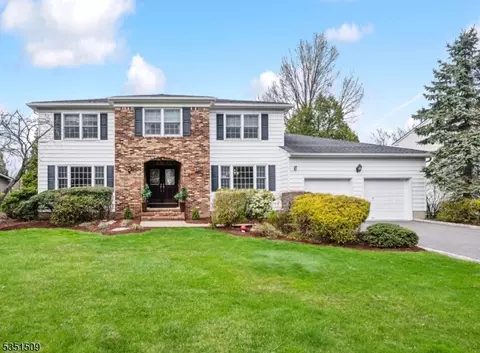 20 Wind Ridge Dr, Caldwell, NJ 07006