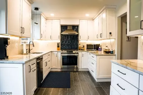 104 Lincoln Park Rd, Pequannock Twp, NJ 07440