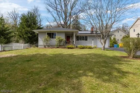 71 Valleyview Rd, Watchung, NJ 07069