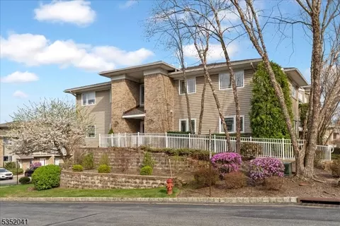 8 Wilshire Ter #8, Kinnelon, NJ 07405