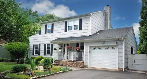 5 Kalman Ct, Middlesex, NJ 08846