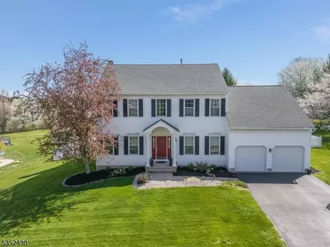 1713 Washington Valley Dr, Stewartsville, NJ 08886