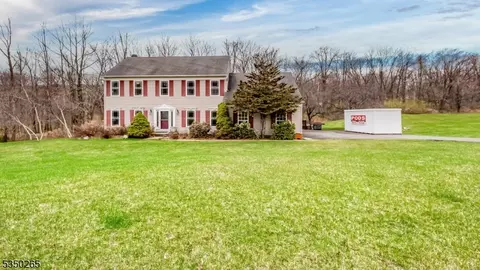 10 Tracey Ln, Budd Lake, NJ 07828