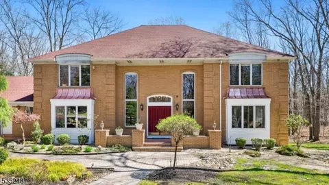 26 Beaverdam Dr, East Brunswick, NJ 08816