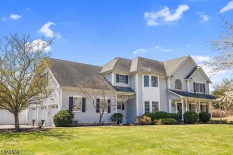 27 E Fox Hill Rd, Long Valley, NJ 07853