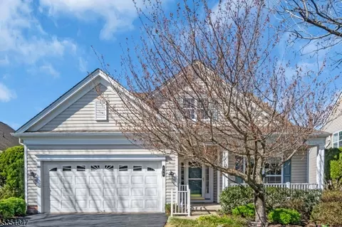 150 Stone Manor Dr, Somerset, NJ 08873