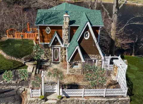 27 Witte Rd, West Milford Twp, NJ 07421