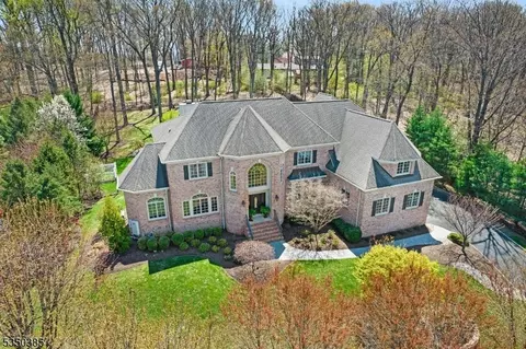 2 Charles Ln, Green Brook, NJ 08812