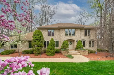20 Waterloo Dr, Morris Plains, NJ 07950