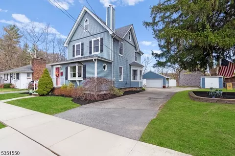 34 Ryerson Ave, Bloomingdale, NJ 07403