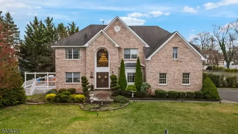 2 Bienko Ct, Clark, NJ 07066